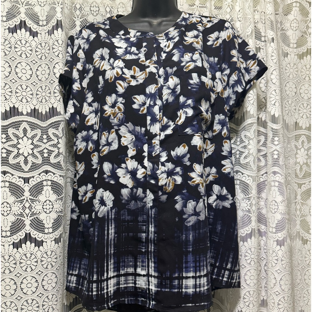 Flower blouse, no holes, no rips and great condition